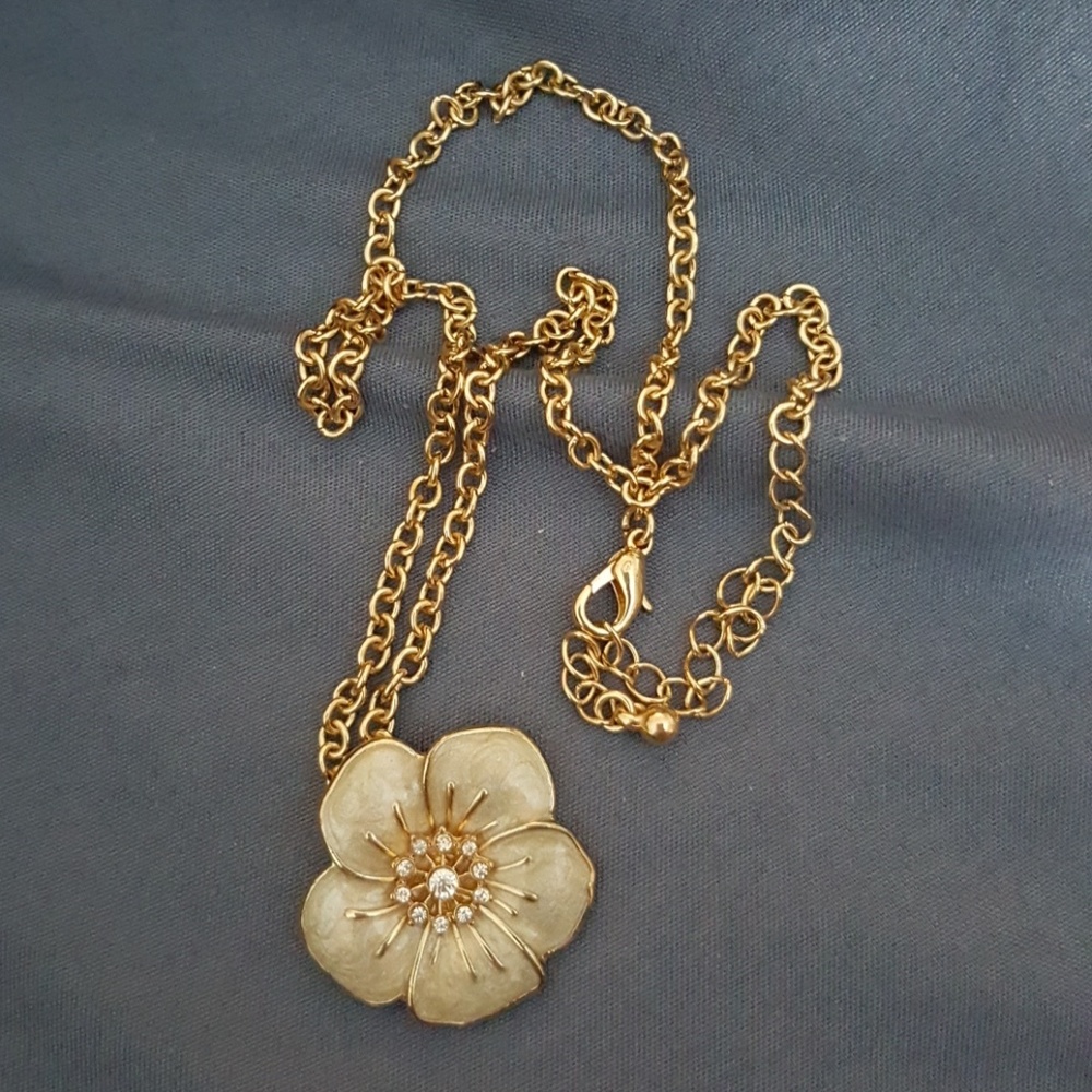 Flower necklace